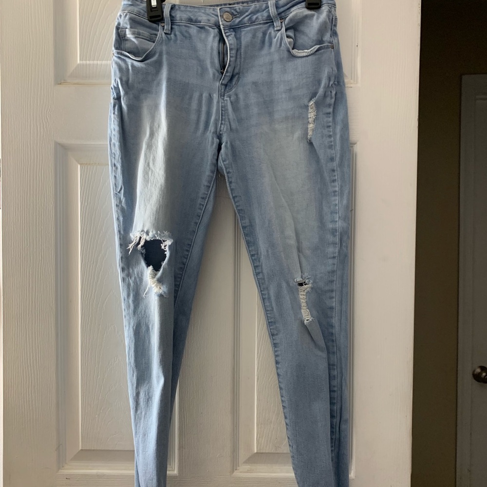 Light washed distressed jeans